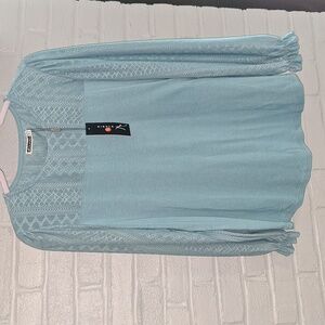 🌞 Long-sleeved scoop neck shirt in light teal. New with tags.